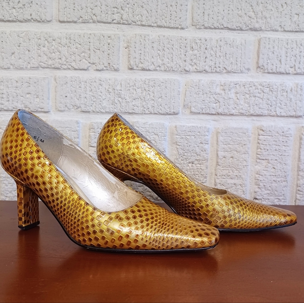 Vintage J. Renee Gold Snakeskin Heels - Size 6.5